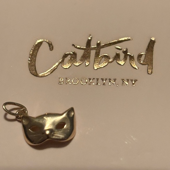 Catbird Jewelry Kitten Mask Charm, Yellow Gold - Picture 13 of 16